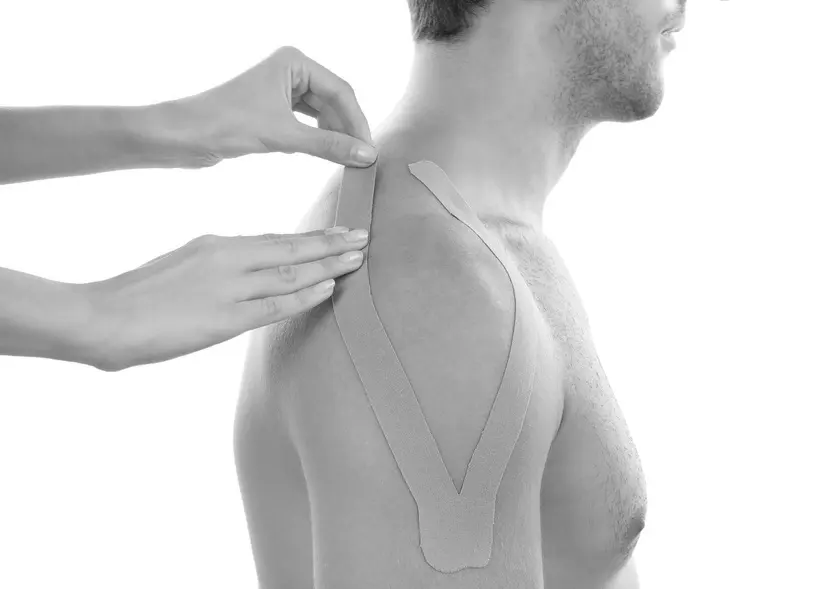Kinesio-Tape an der Schulter